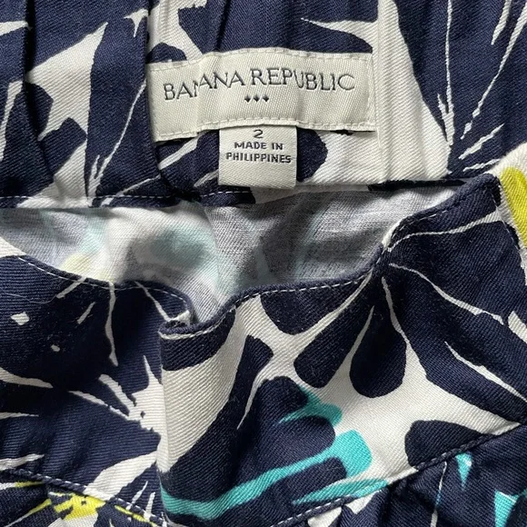 Banana Republic Mini Skirt with Pockets - Picture 2 of 2